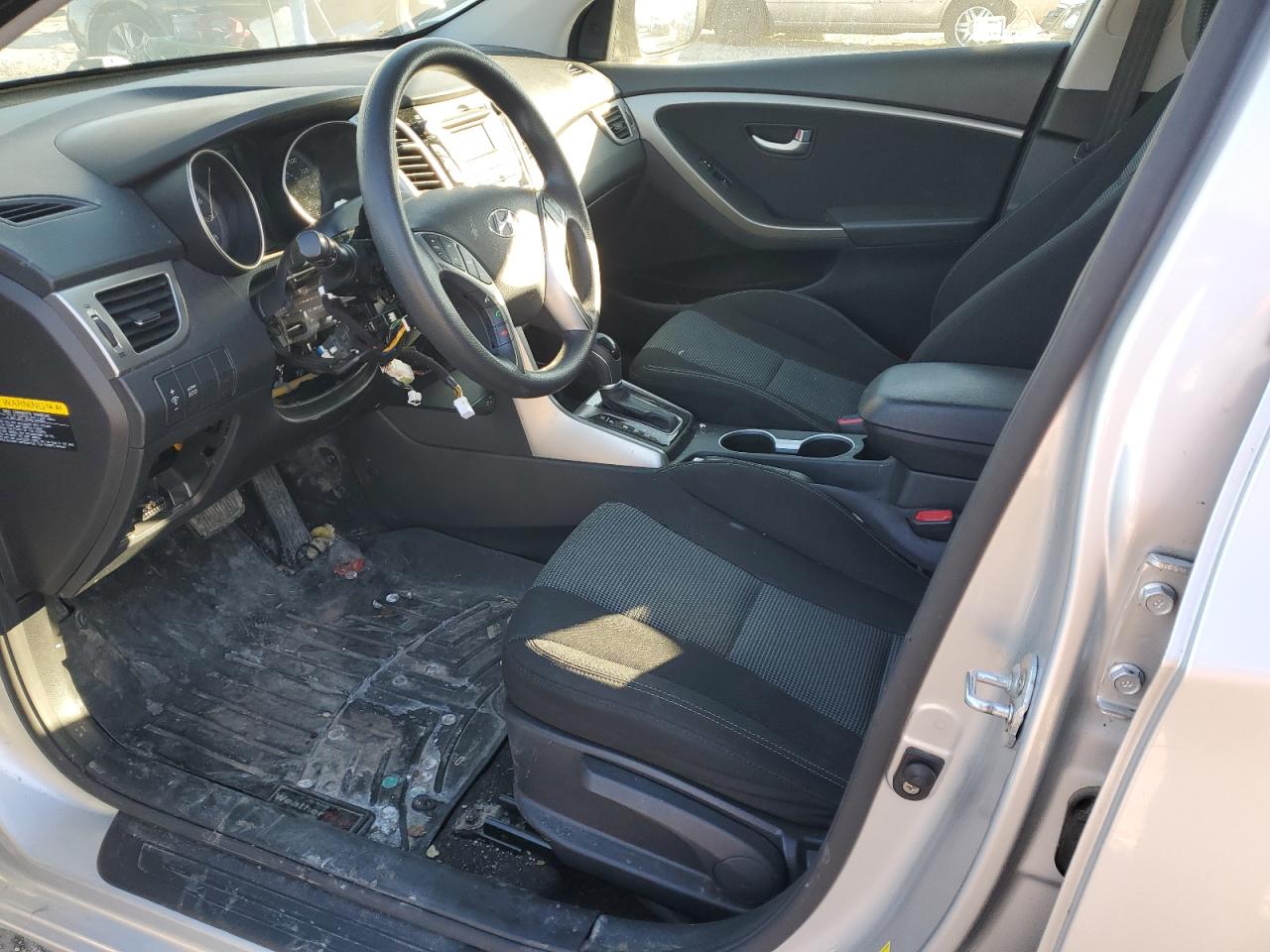 2016 Hyundai Elantra - Image 7