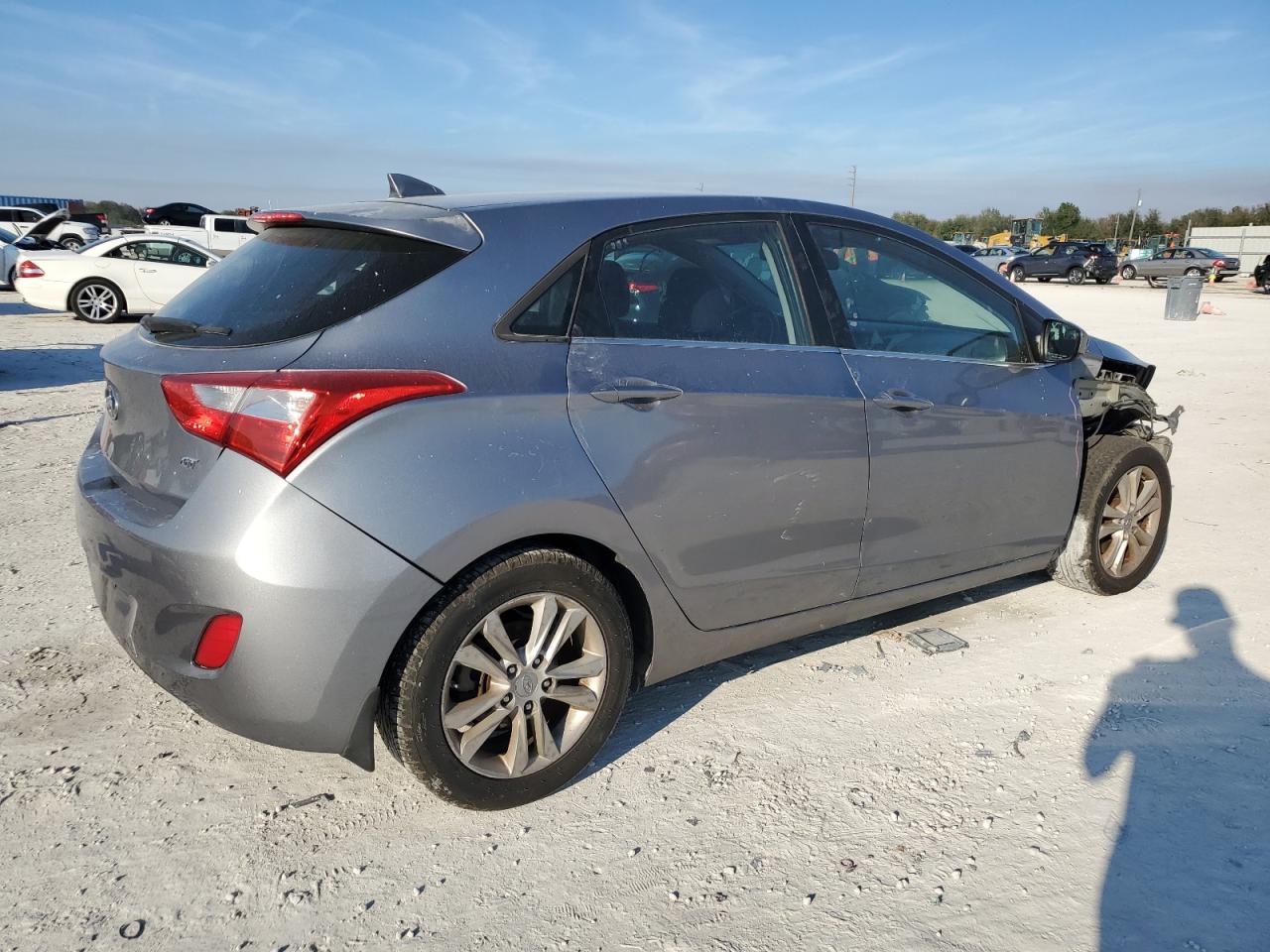 2013 Hyundai Elantra - Image 3