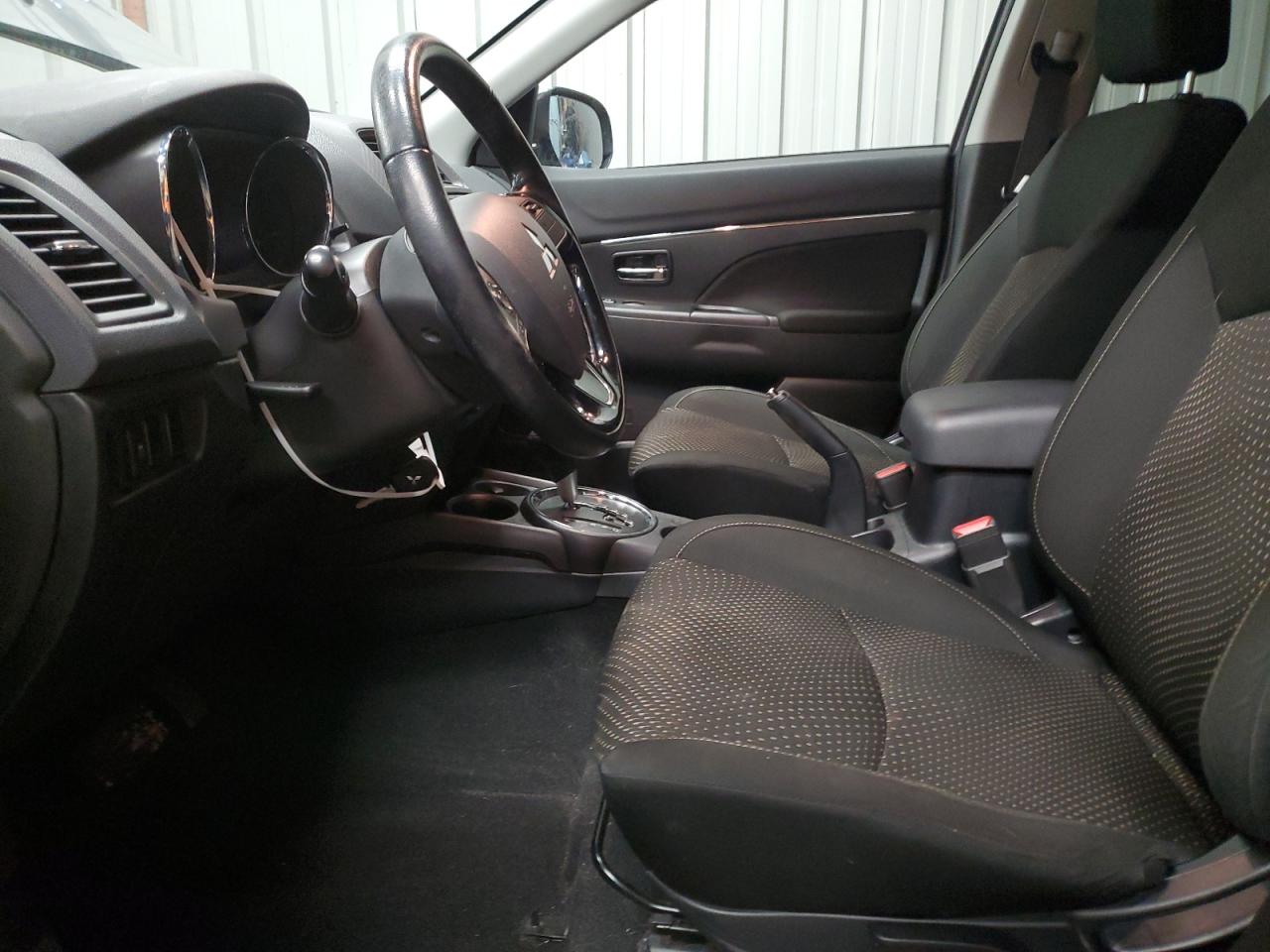 2016 Mitsubishi Outlander - Image 7