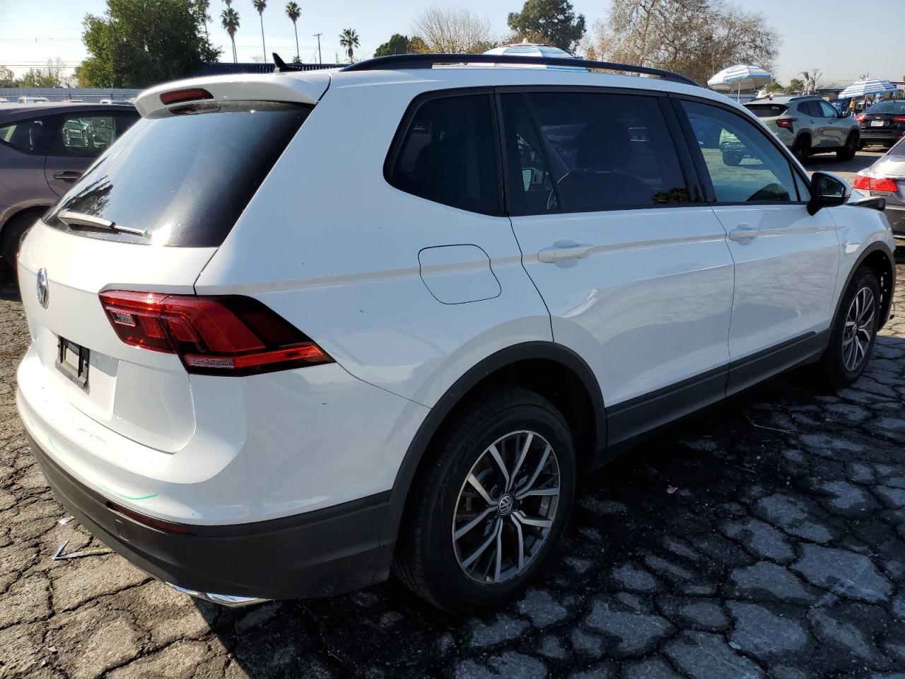 2021 Volkswagen Tiguan - Image 3