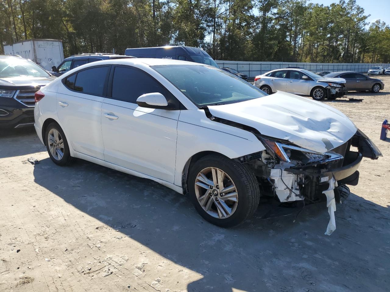 2019 Hyundai Elantra - Image 4