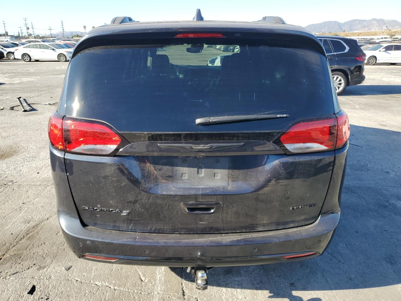 2020 Chrysler Pacifica - Image 6