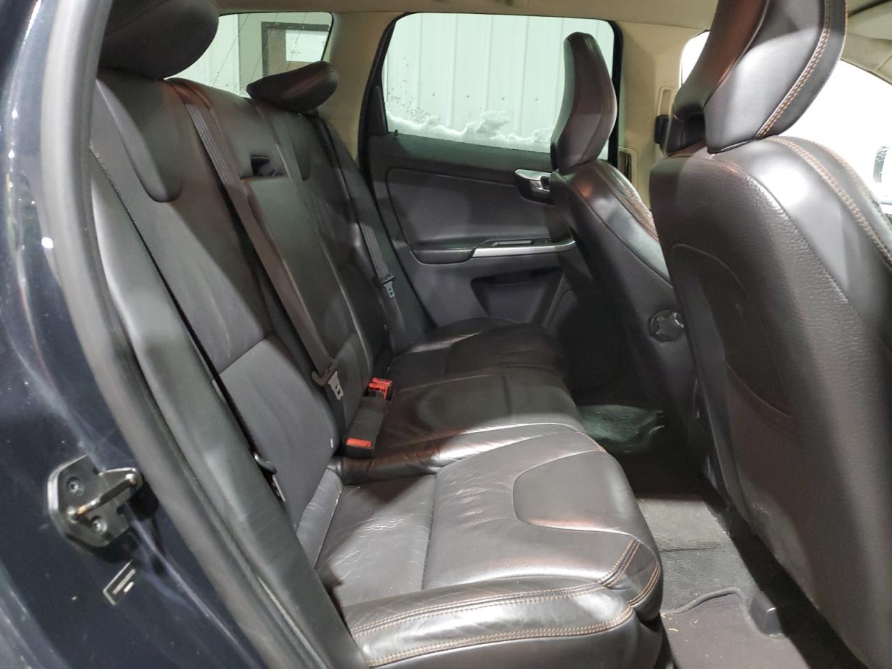 2010 Volvo XC60 - Image 11