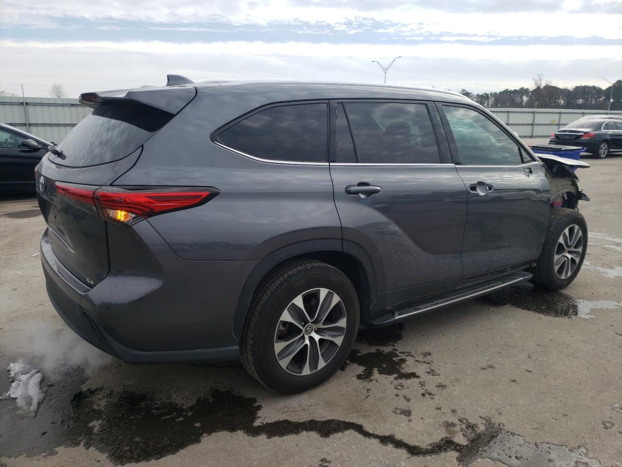 2021 Toyota Highlander - Image 3