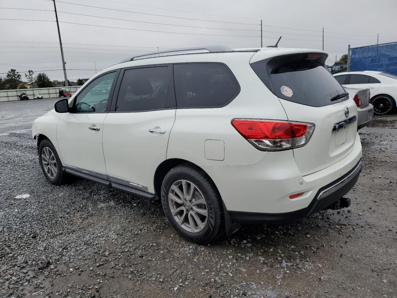 2015 Nissan Pathfinder - Image 2