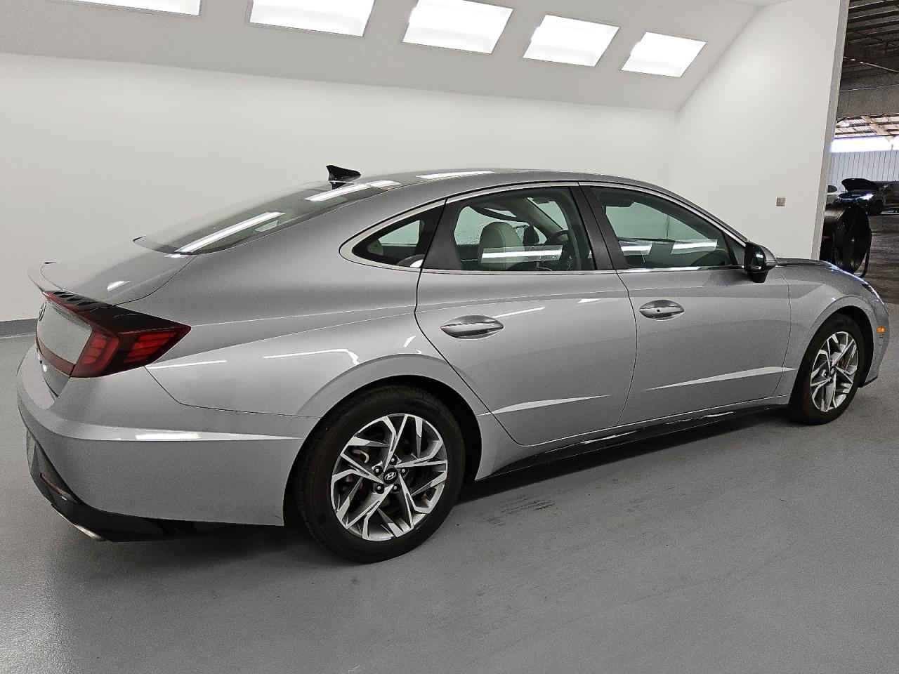 2023 Hyundai Sonata - Image 3