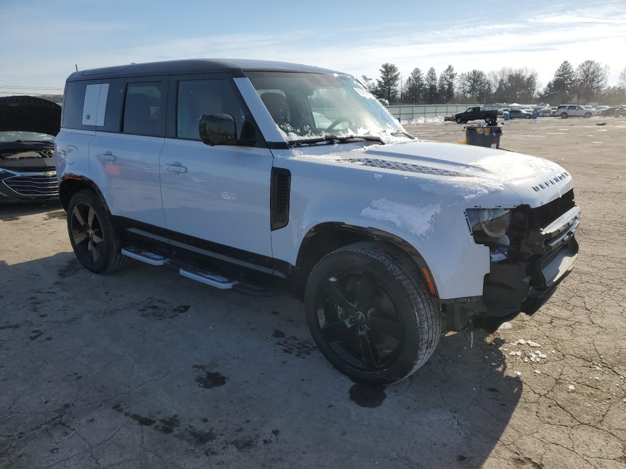 2023 Land Rover Defender - Image 4