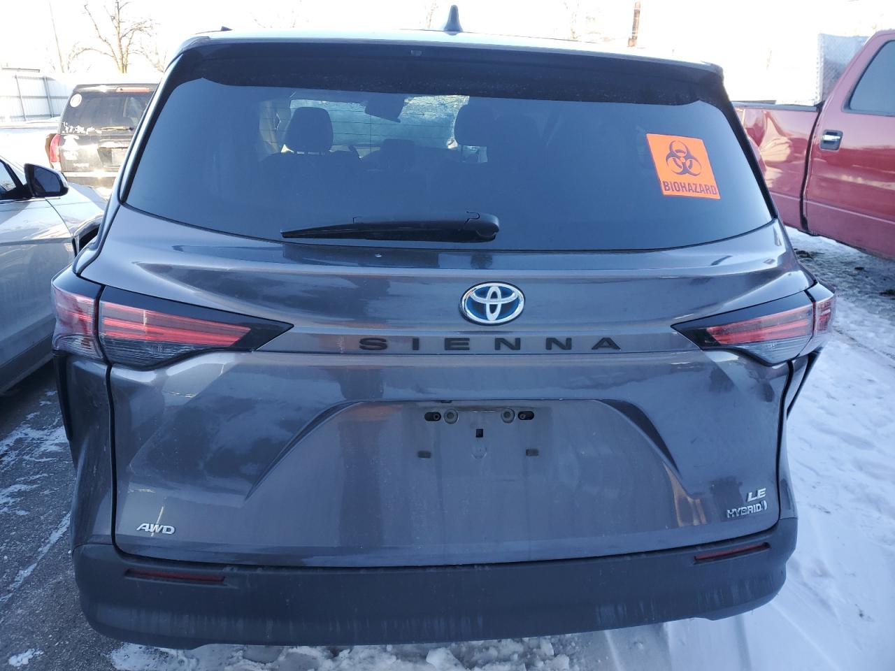 2021 Toyota Sienna - Image 6