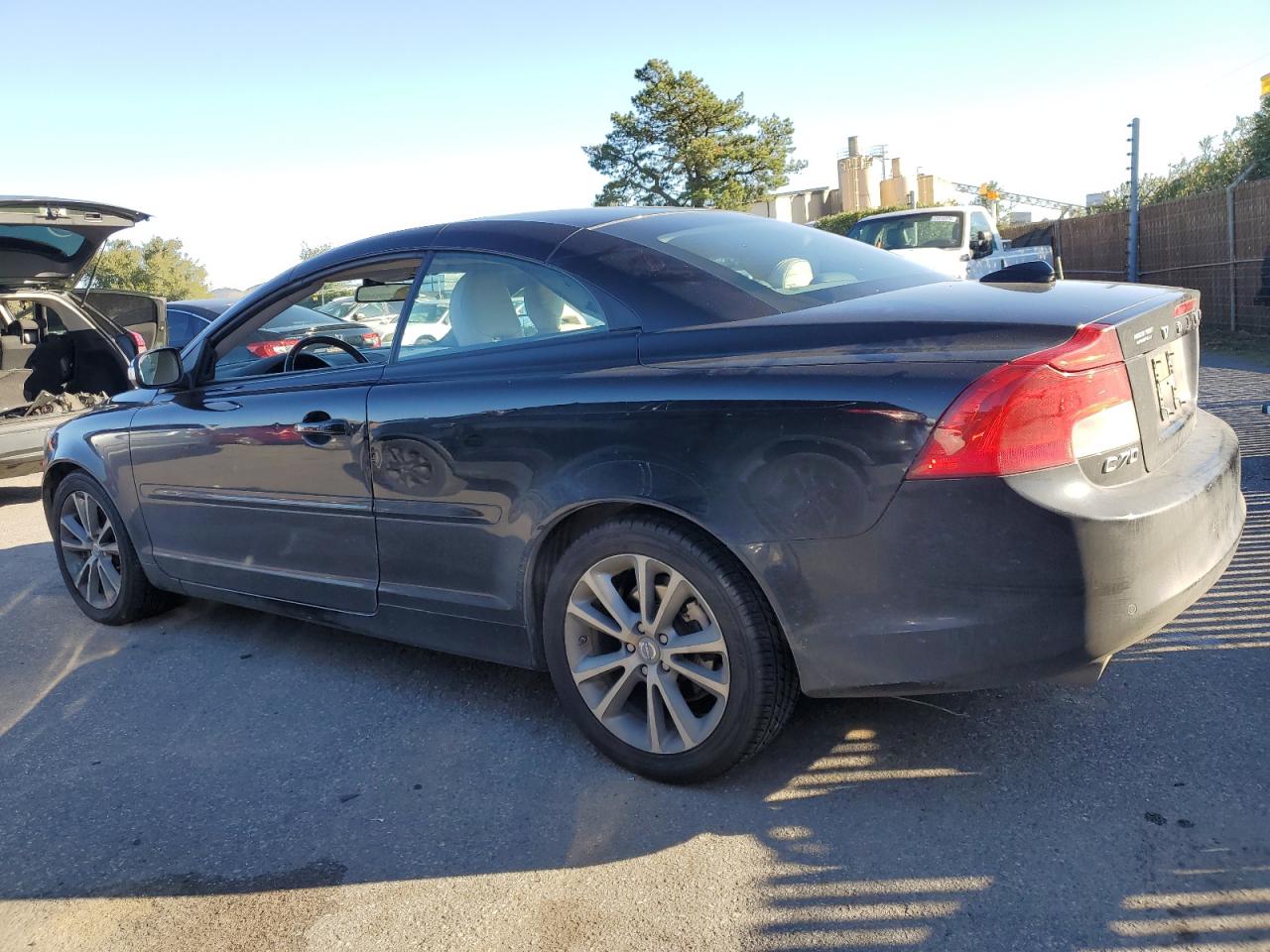 VIN YV1672MC9DJ137857 2013 VOLVO C70 no.2