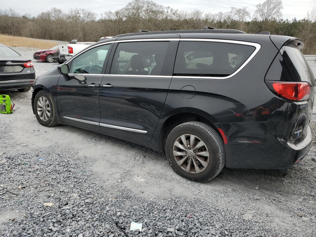 2017 Chrysler Pacifica - Image 2