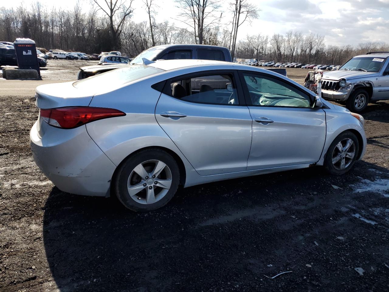 2013 Hyundai Elantra - Image 3