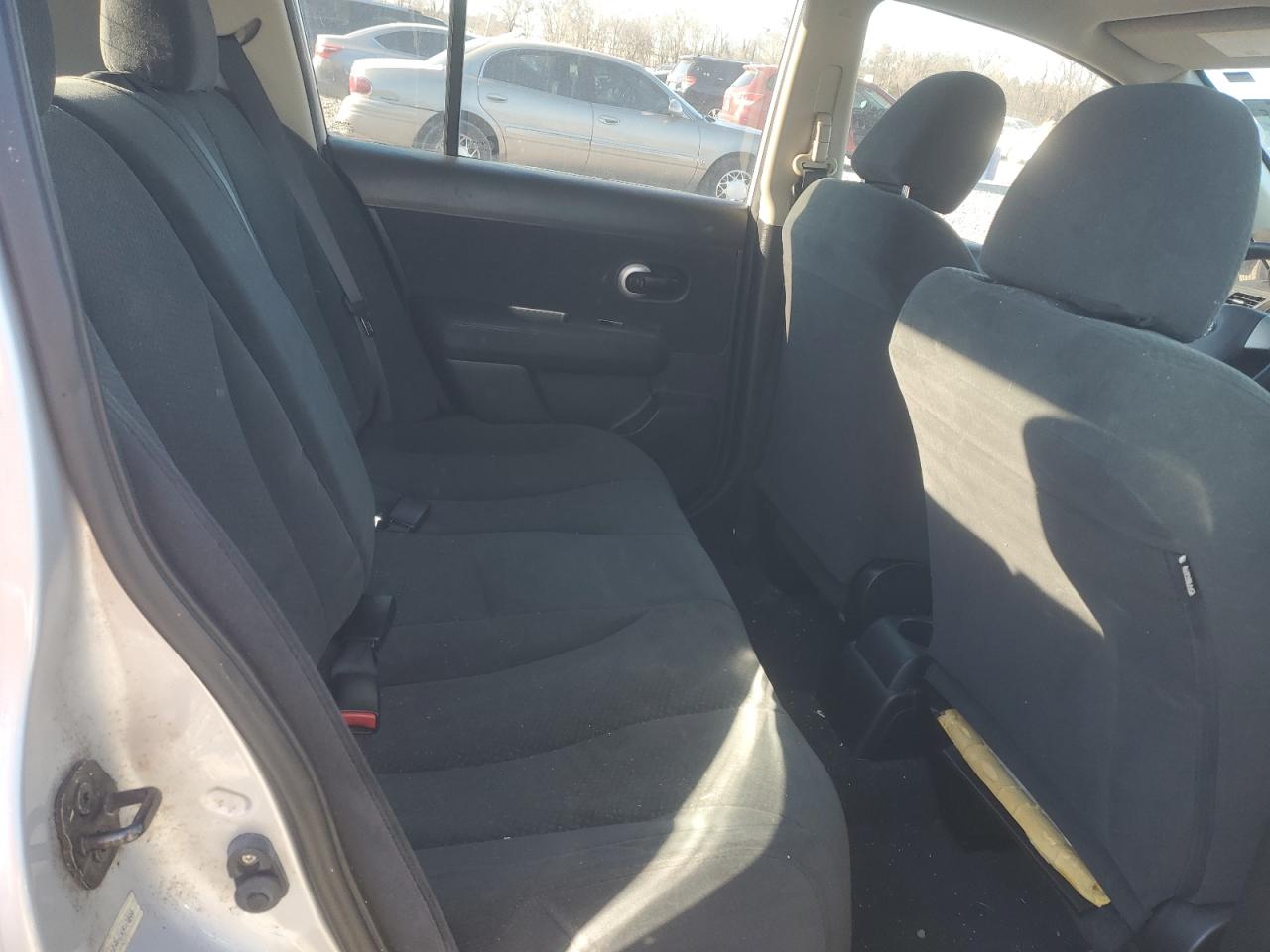 2012 Nissan Versa - Image 11