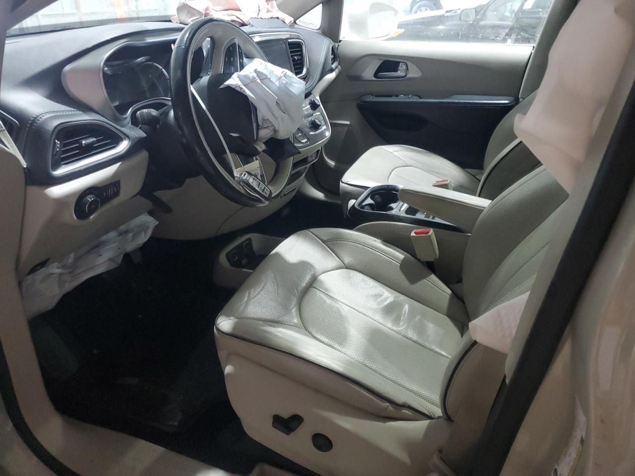 2017 Chrysler Pacifica - Image 7