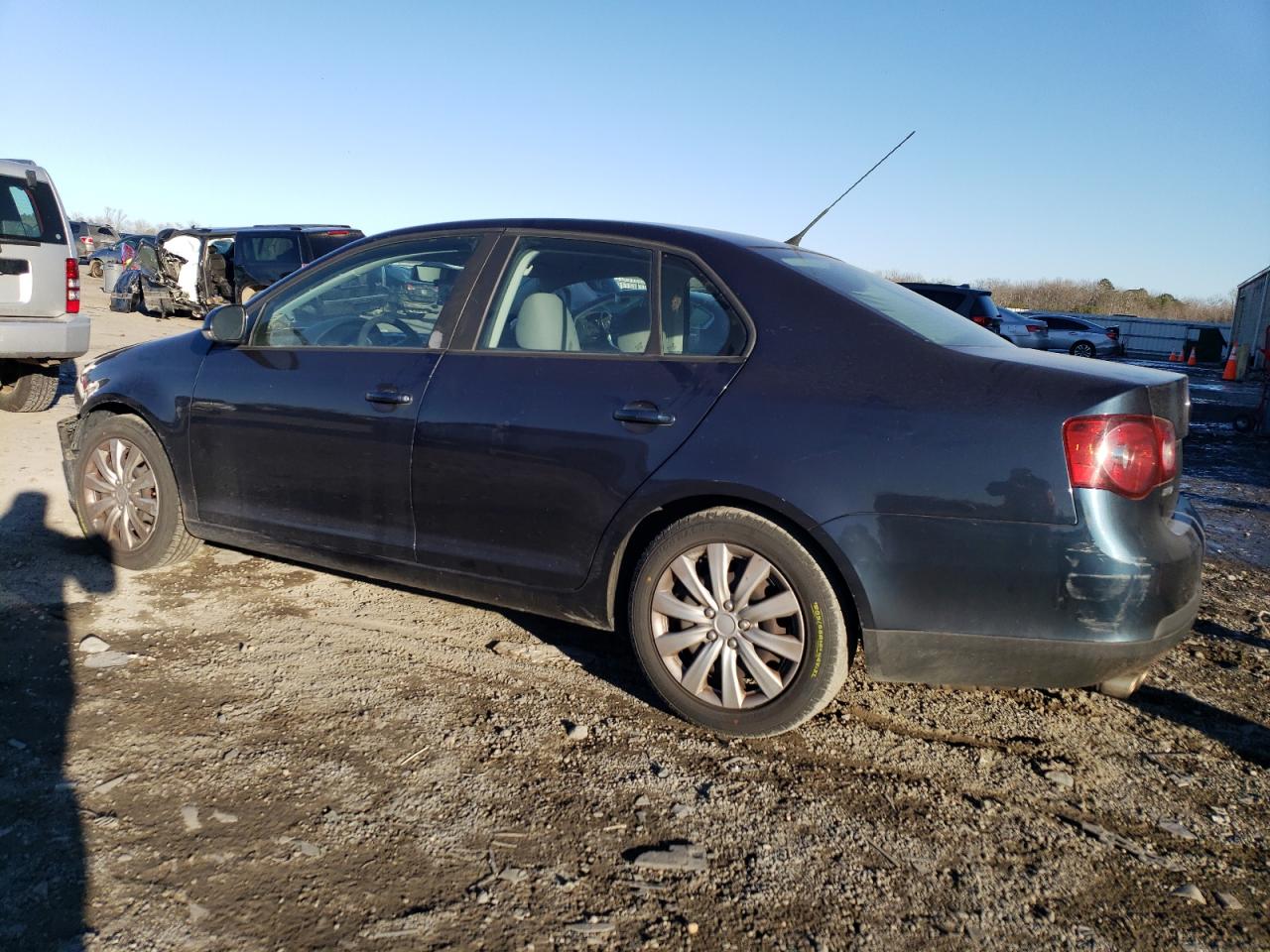 2009 Volkswagen Jetta - Image 2