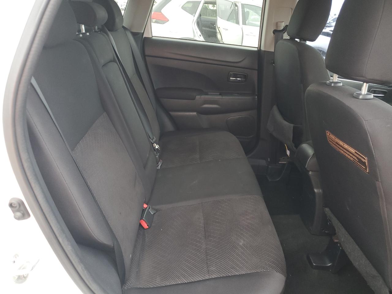2013 Mitsubishi Outlander - Image 11