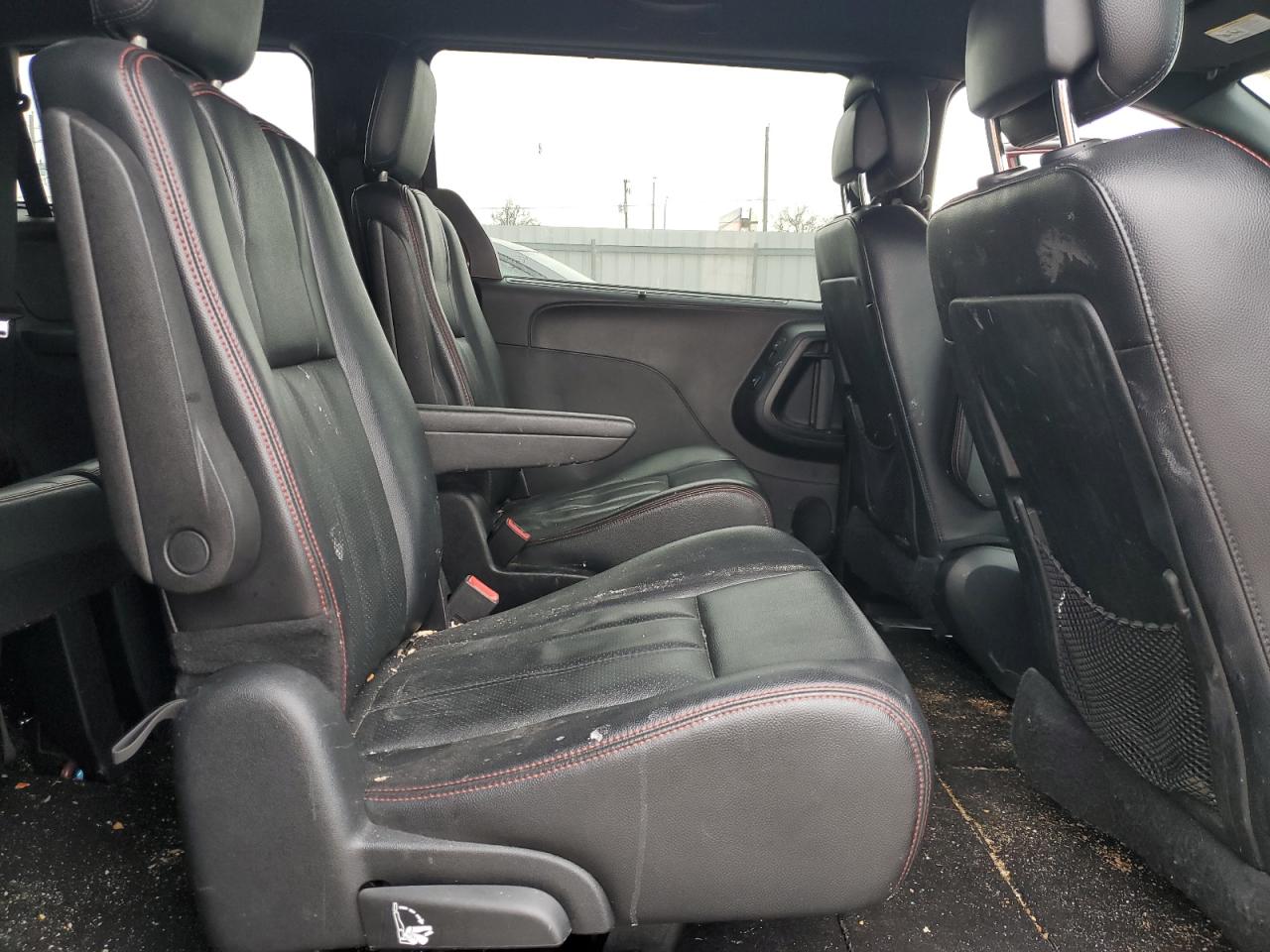 2017 Dodge Caravan - Image 11