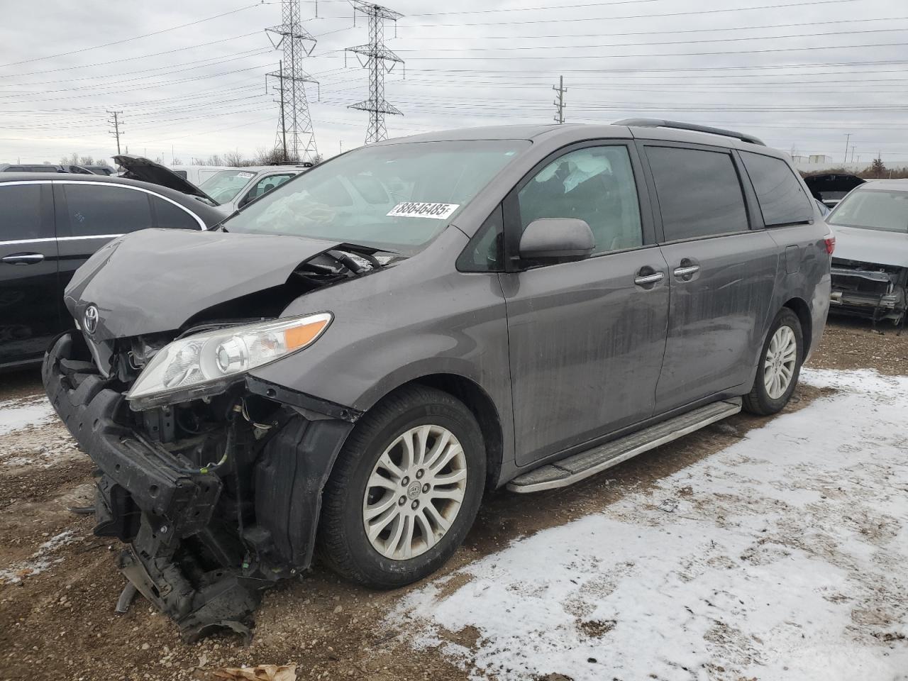 2017 Toyota Sienna Xle продається в Elgin, IL - Front End