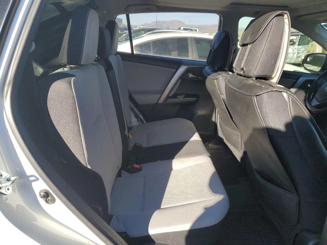 2016 Toyota RAV 4 - Image 10