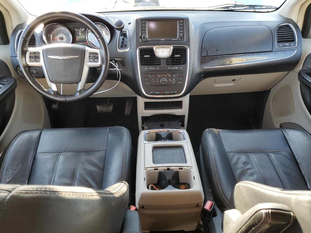 2012 Chrysler Town & Country - Image 8