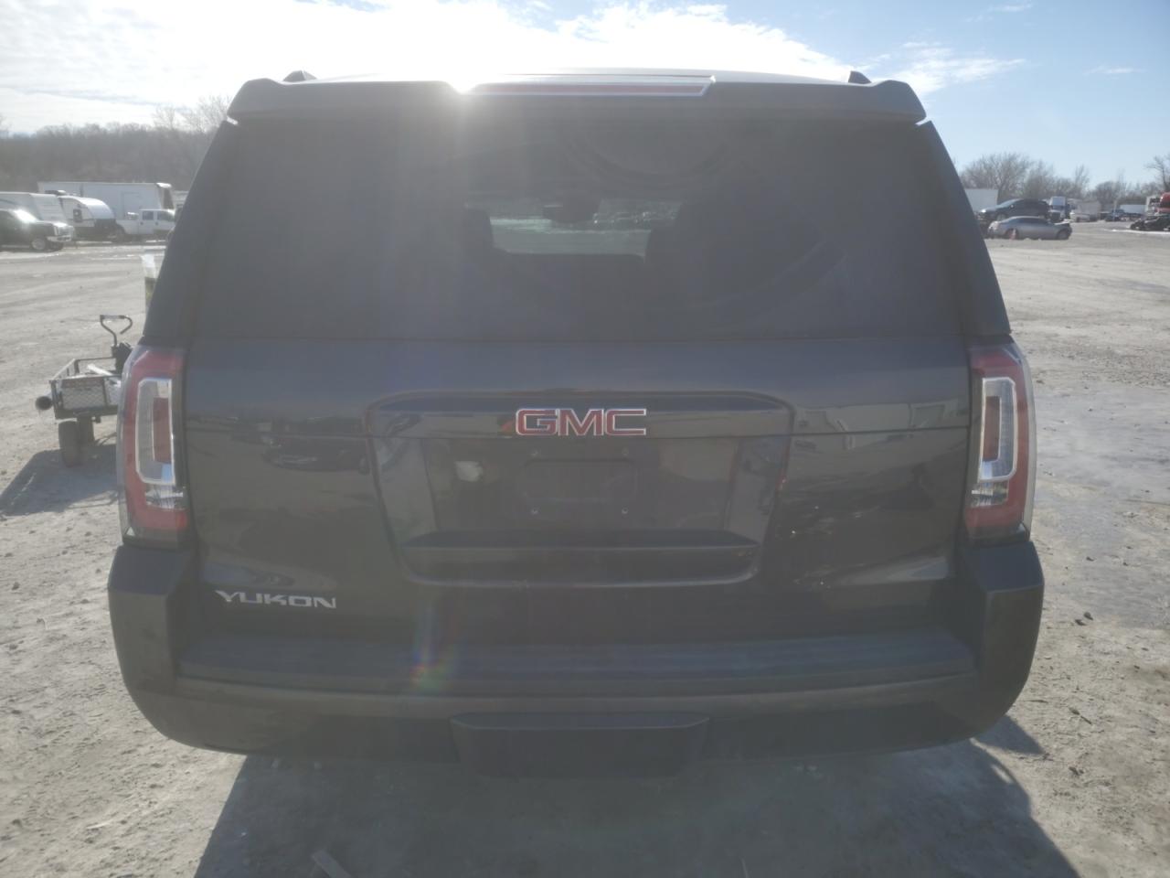 2016 GMC Yukon - Image 6