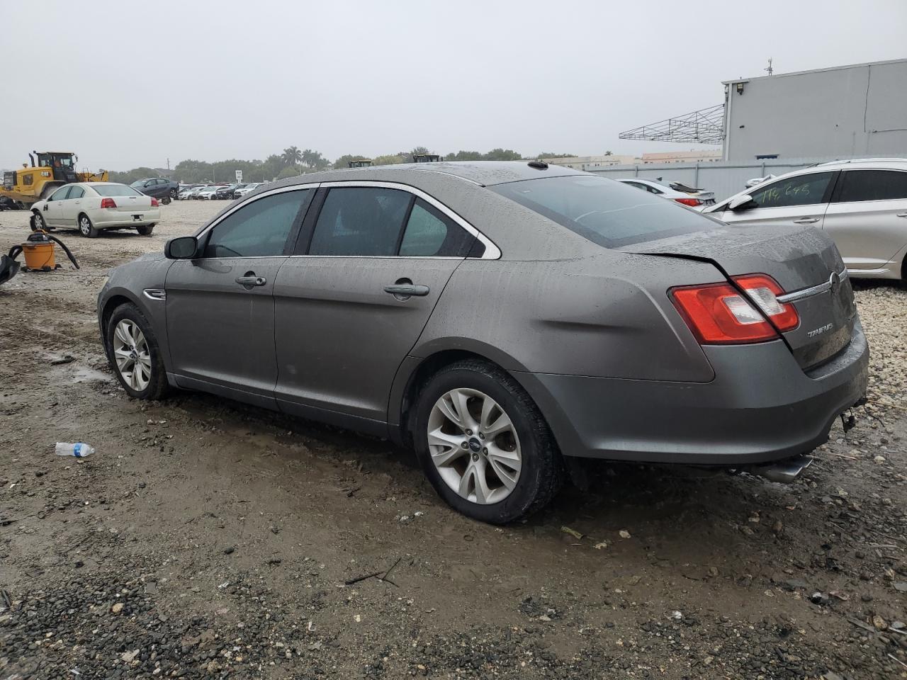 2011 Ford Taurus - Image 2