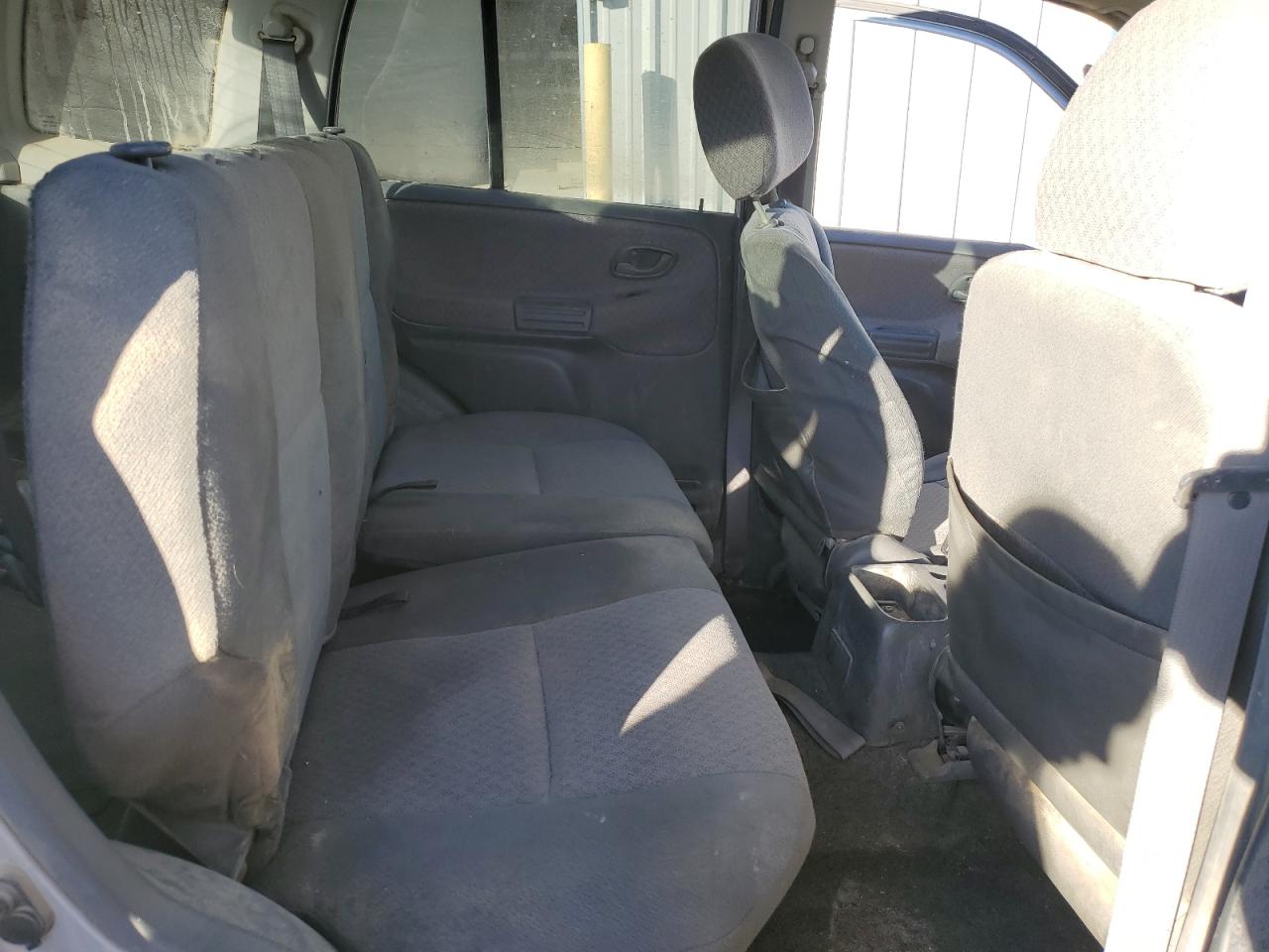 2001 Chevrolet Tracker - Image 10