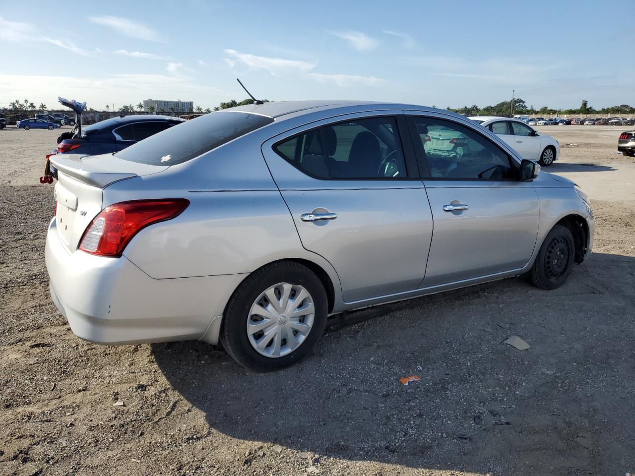 VIN 3N1CN7AP6KL841512 2019 NISSAN VERSA no.3