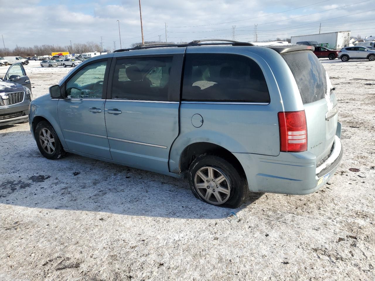 2009 Chrysler Town & Country - Image 2