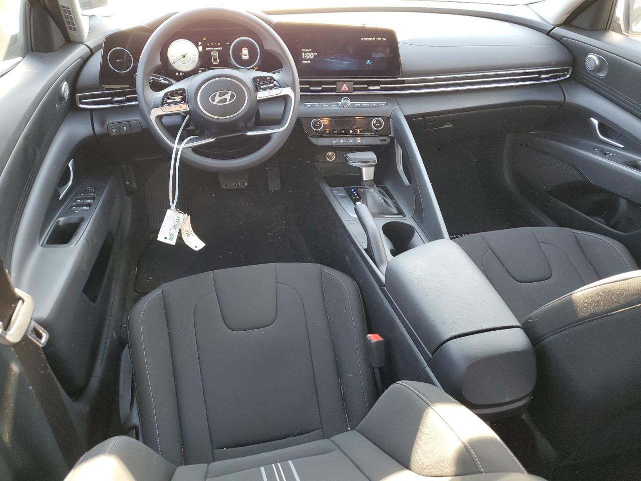 2024 Hyundai Elantra - Image 8
