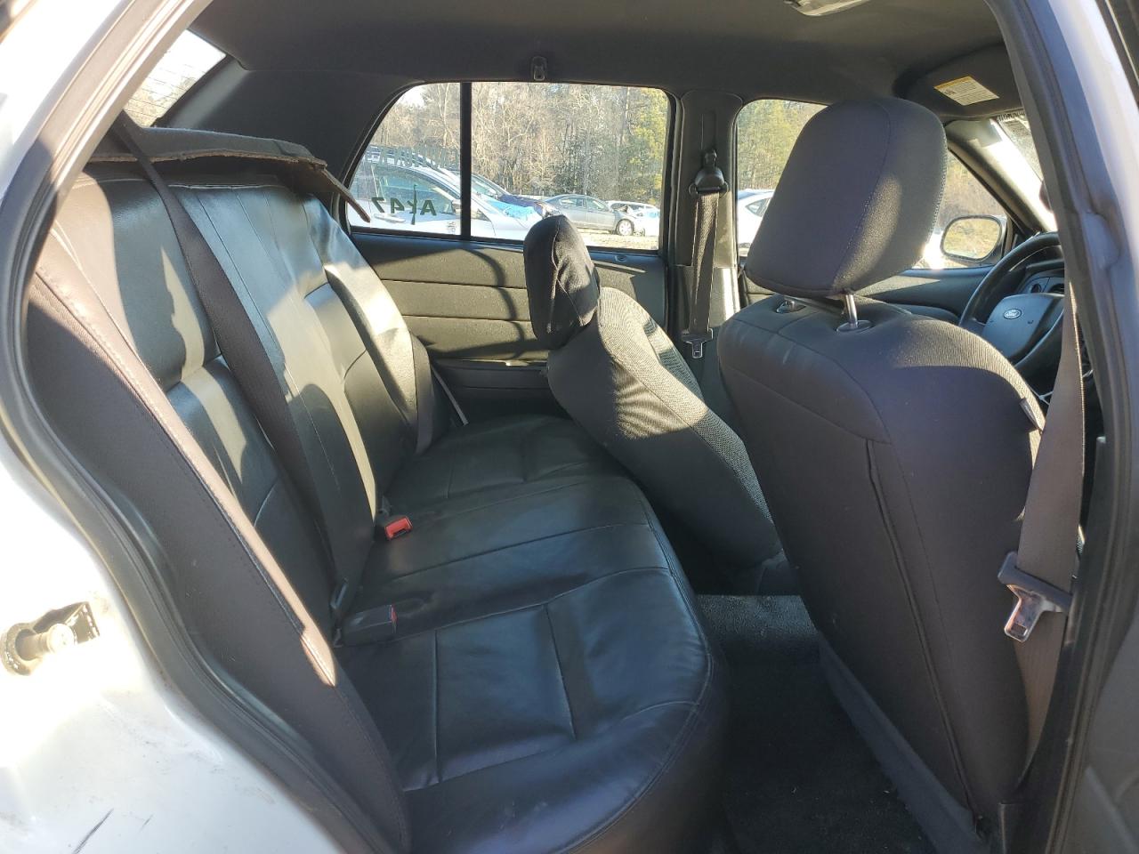 2005 Ford Crown Victoria - Image 10