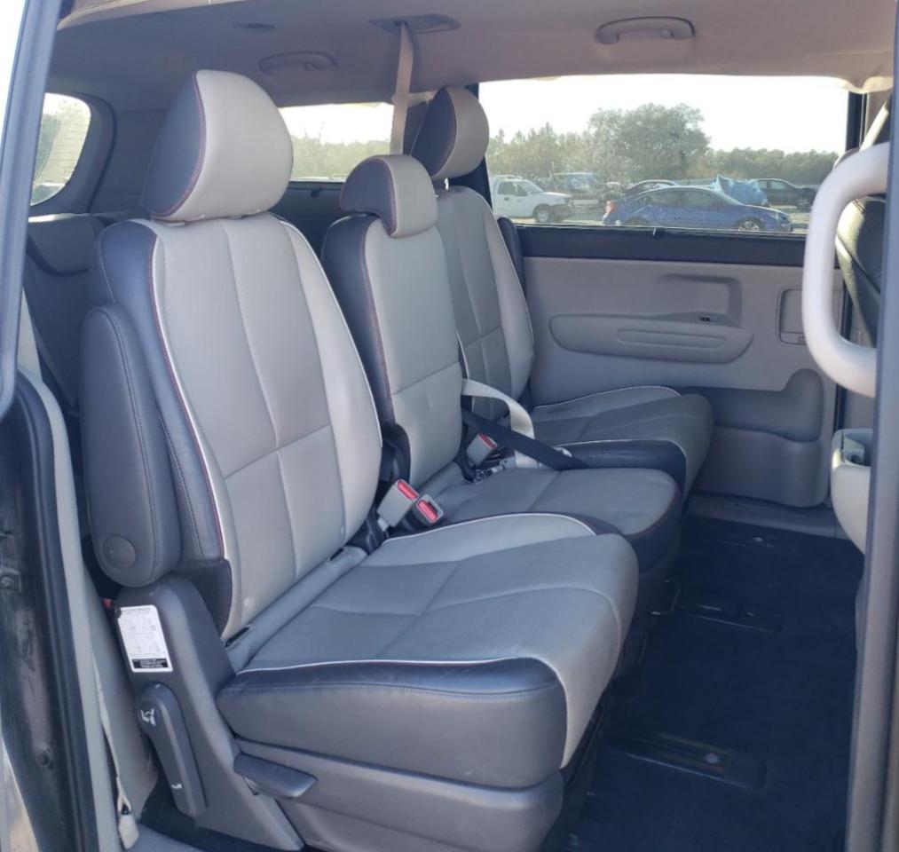 2018 Kia Sedona - Image 11