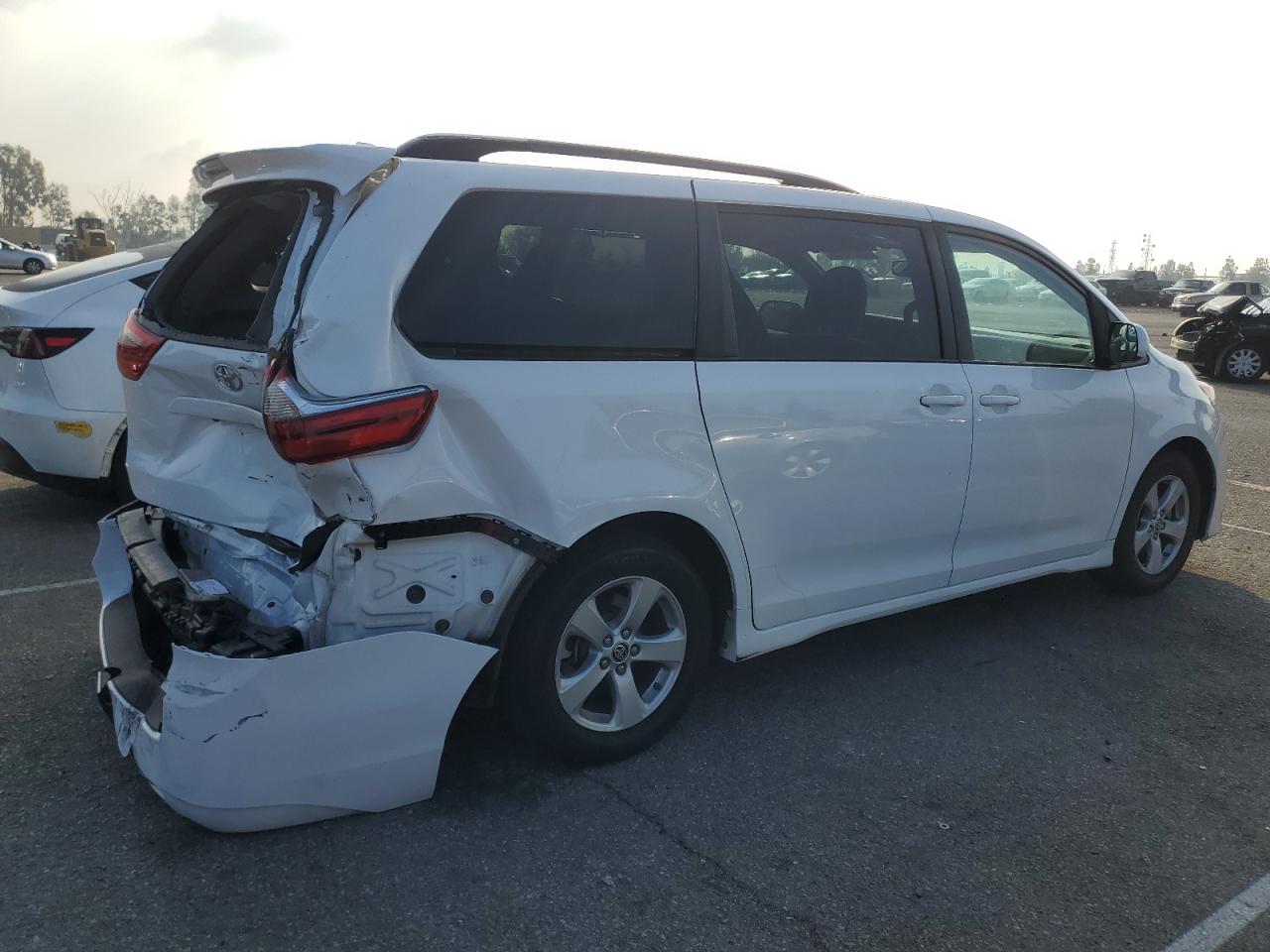2020 Toyota Sienna - Image 3