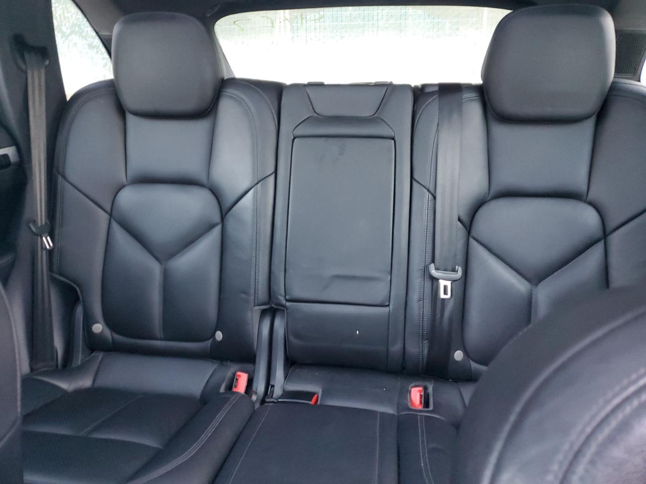 2018 Porsche Cayenne - Image 10