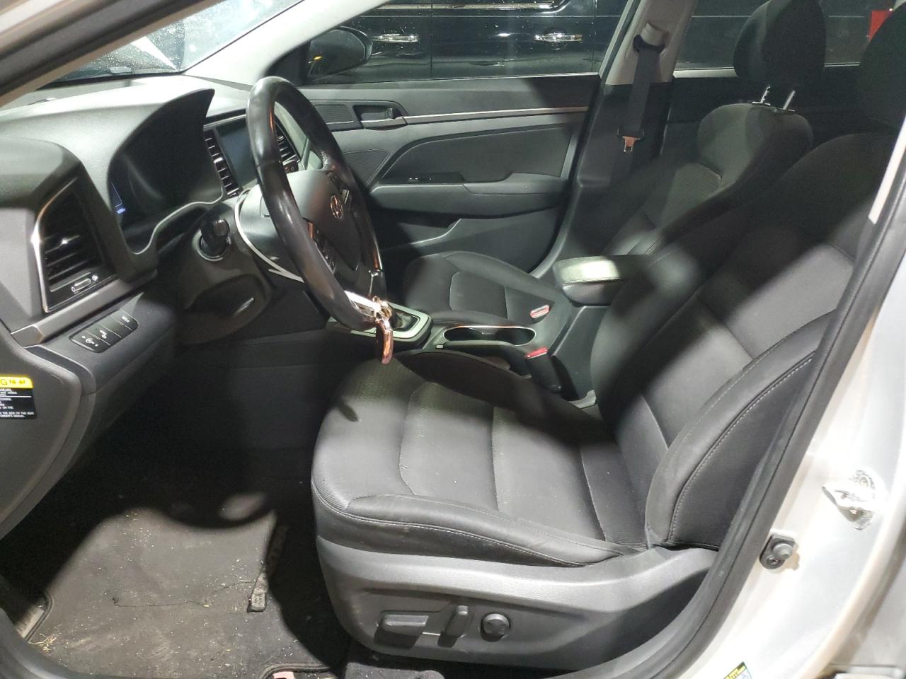 2017 Hyundai Elantra - Image 7