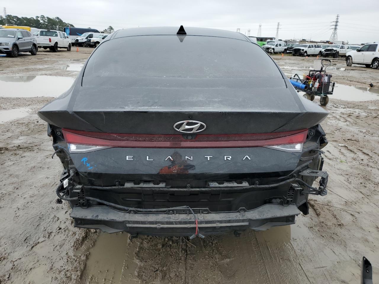 2023 Hyundai Elantra - Image 6