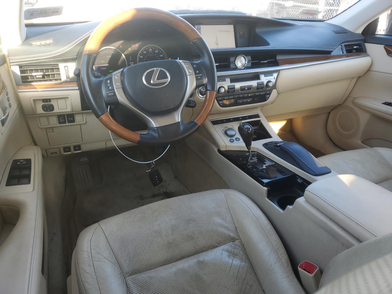 2014 Lexus ES - Image 8