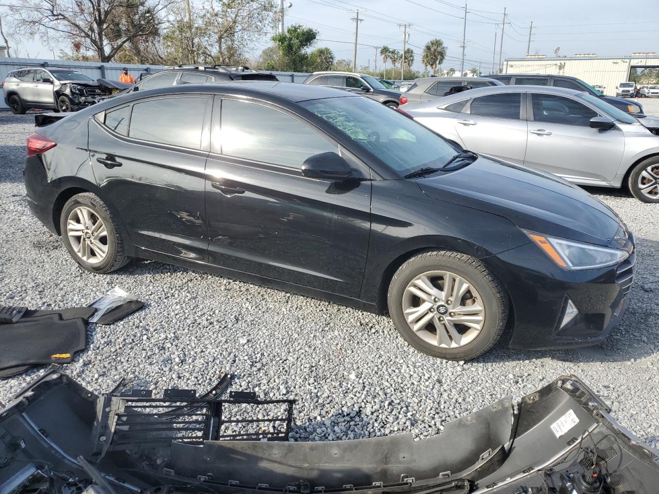 2019 Hyundai Elantra - Image 4