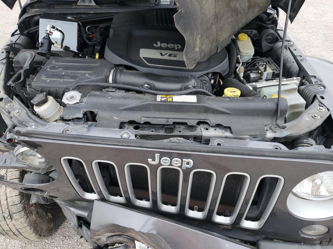 2016 Jeep Wrangler - Image 12