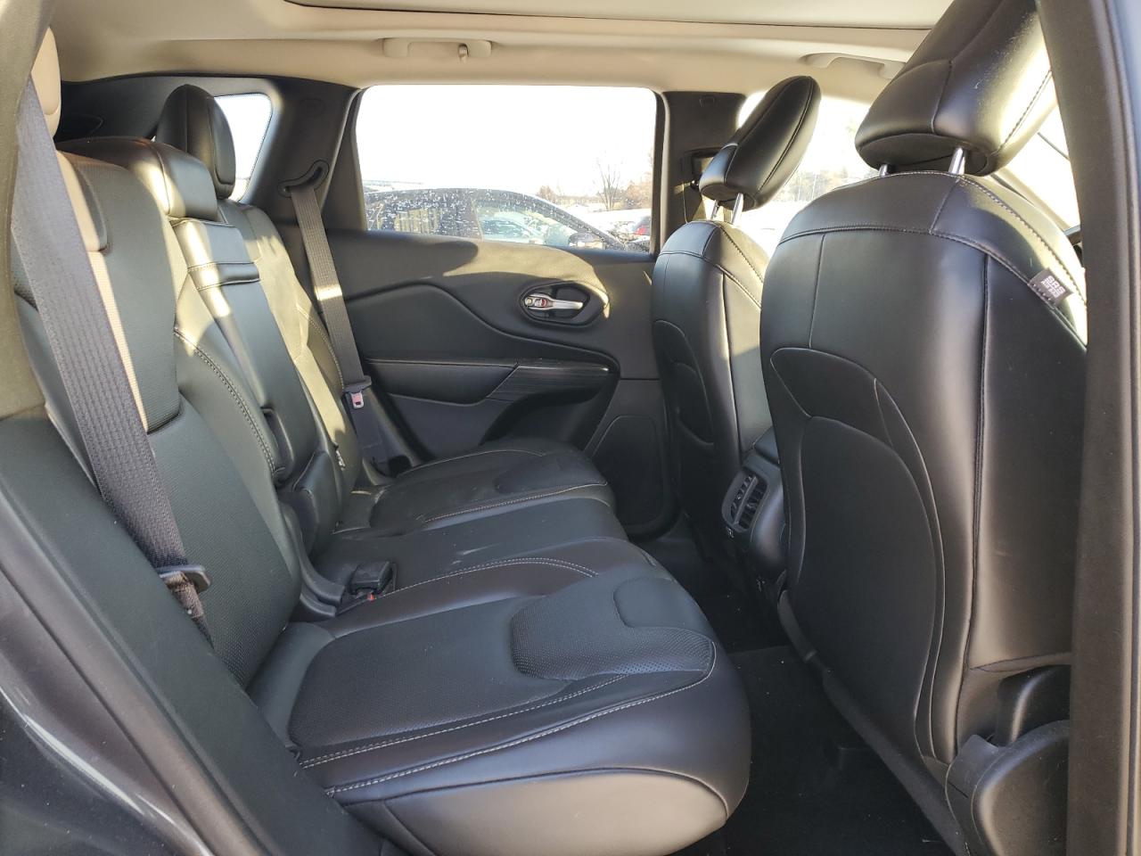 2015 Jeep Grand Cherokee - Image 12