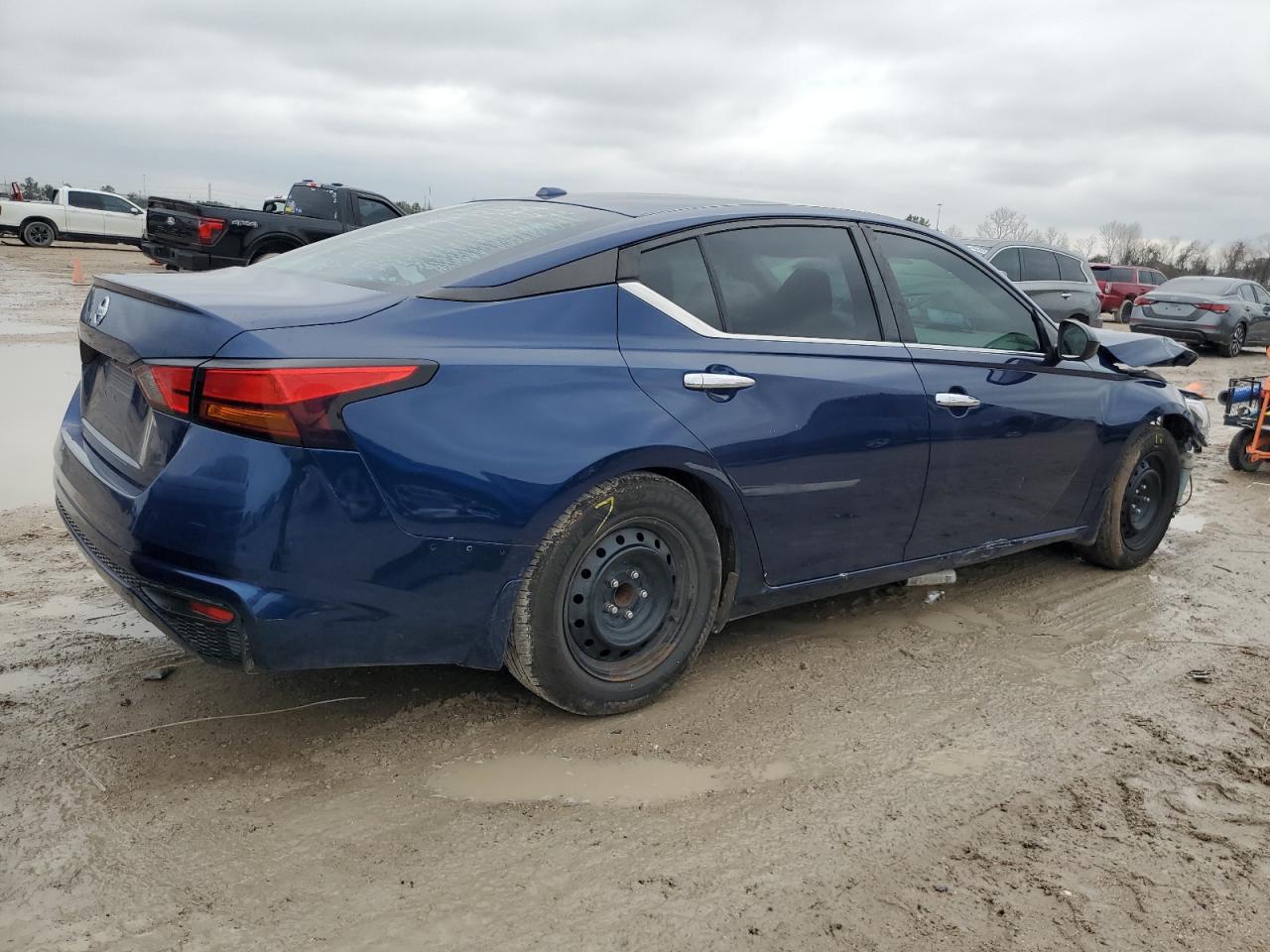 2020 Nissan Altima - Image 3