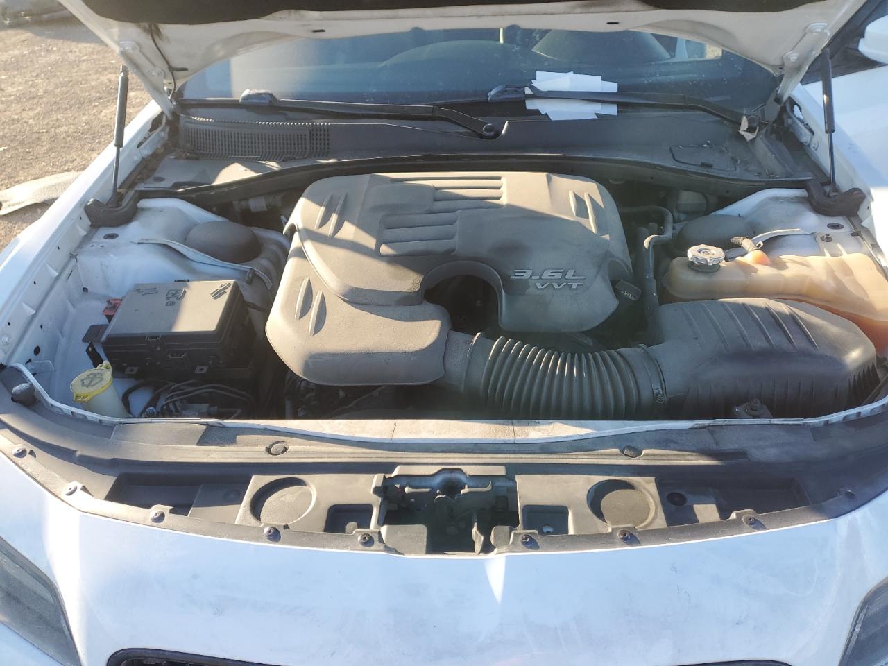 2015 Chrysler 300 - Image 12
