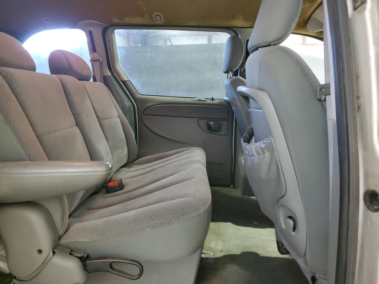 2005 Chrysler Town & Country - Image 11