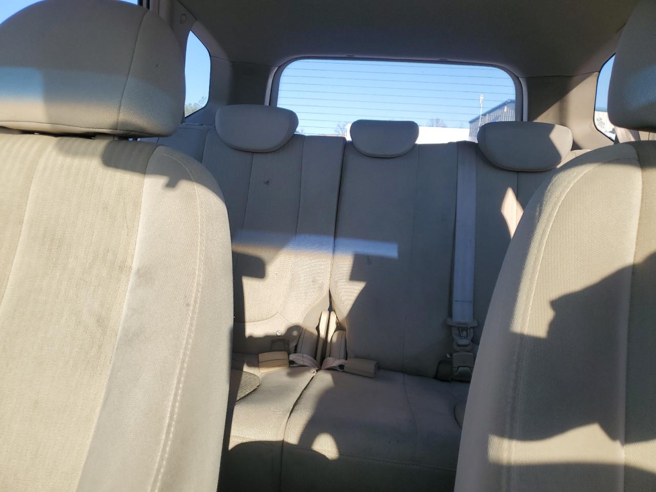 2007 Kia Rondo - Image 10