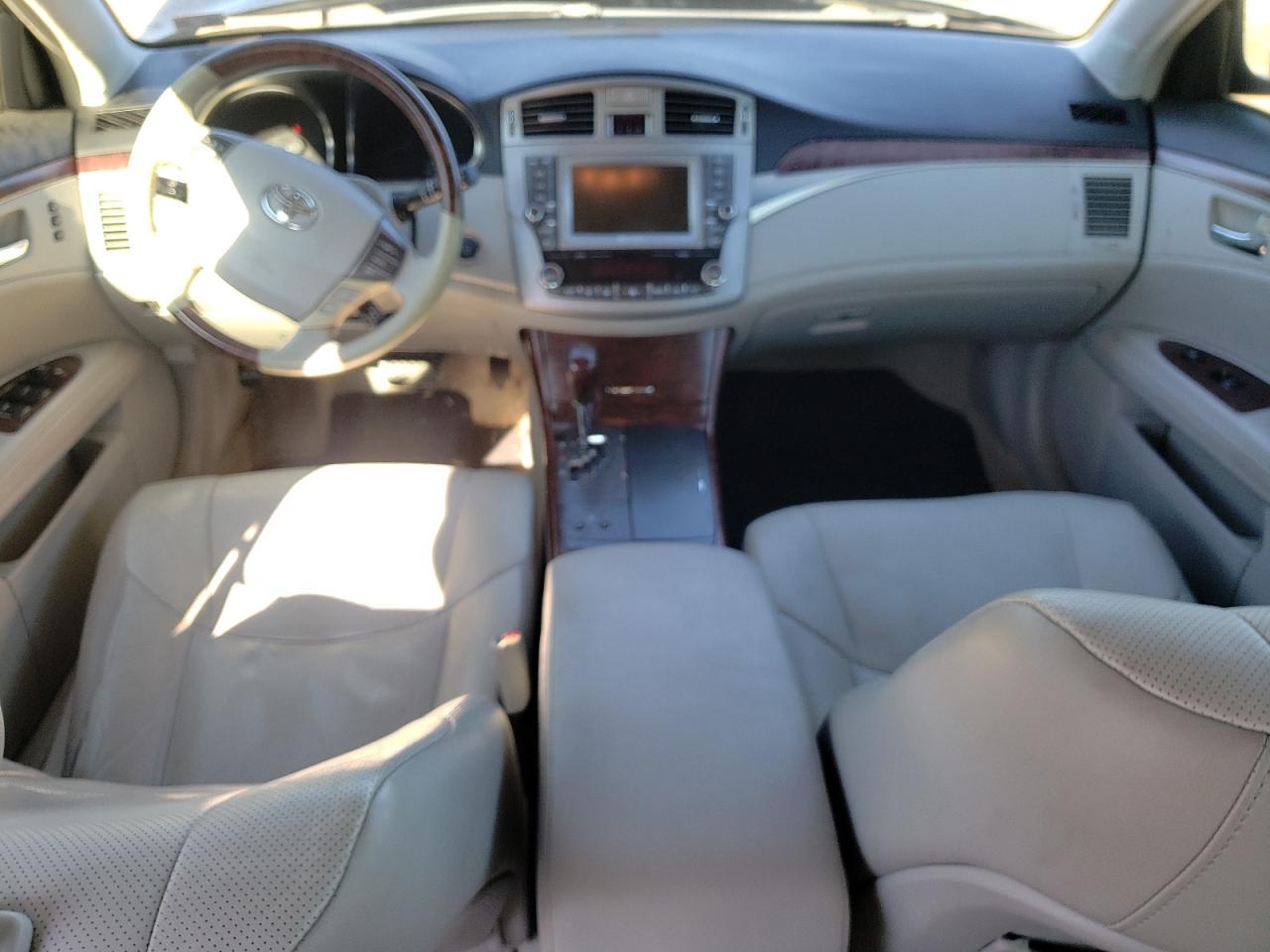 2011 Toyota Avalon - Image 8