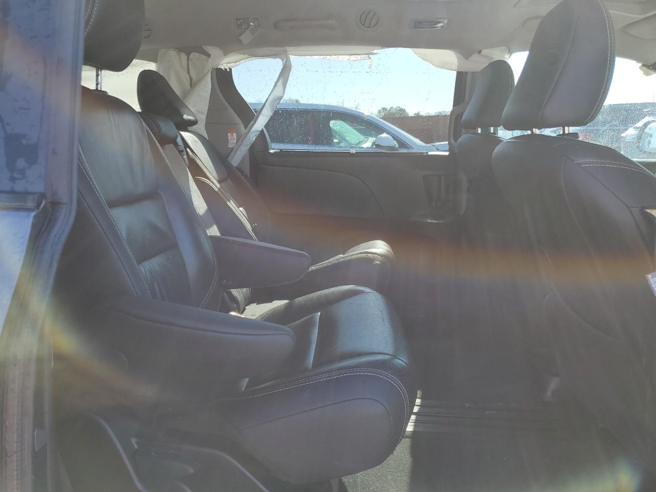 2017 Toyota Sienna - Image 11