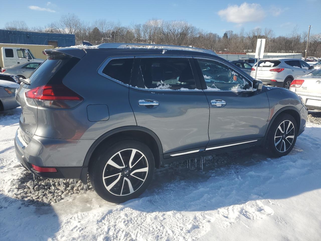 2018 Nissan Rogue - Image 3