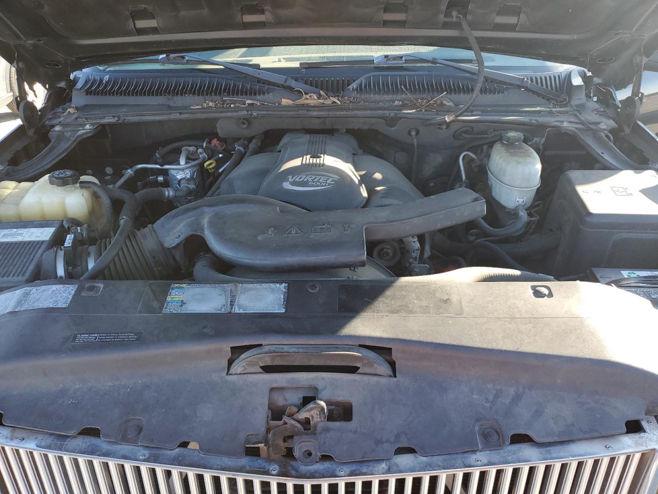 2003 Cadillac Escalade - Image 11