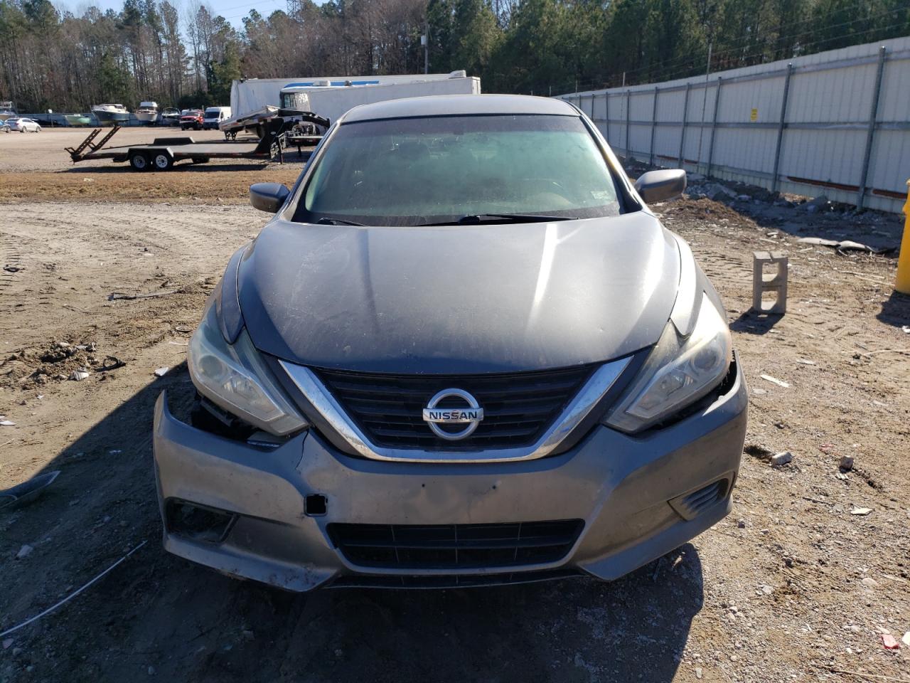 2016 Nissan Altima - Image 5
