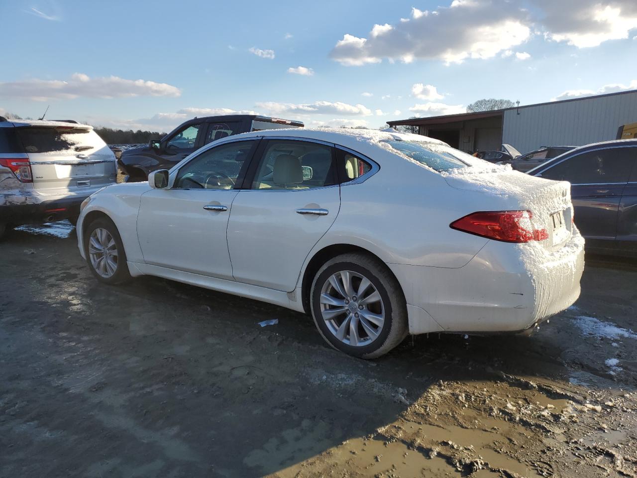 2011 Infiniti M - Image 2