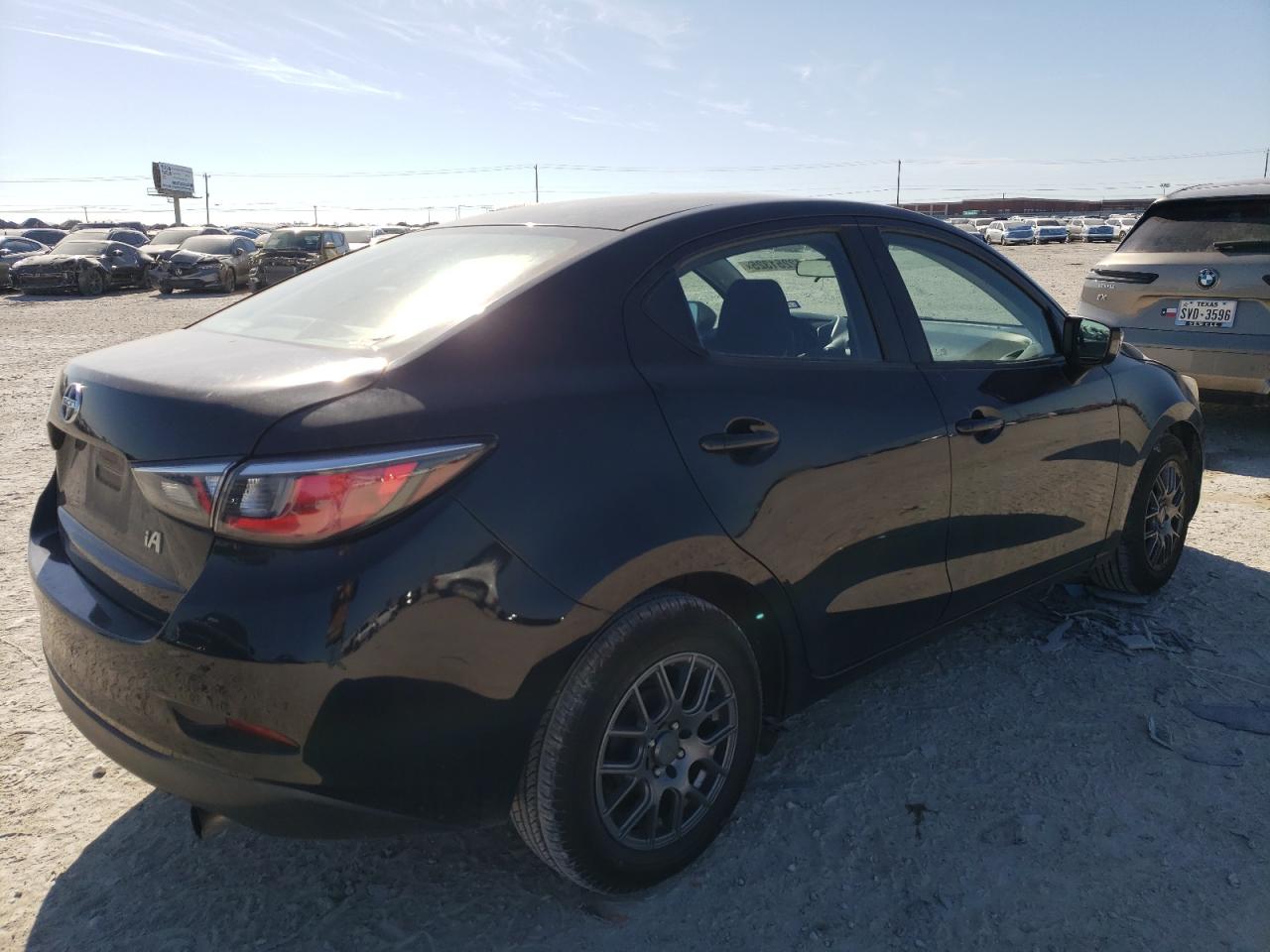 VIN 3MYDLBZV7GY117384 2016 TOYOTA SCION no.4